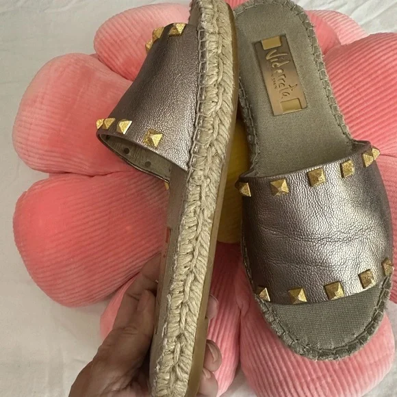 Vidoretta Metallic Slide Sandals with Gold Accents - Picture 3 of 6